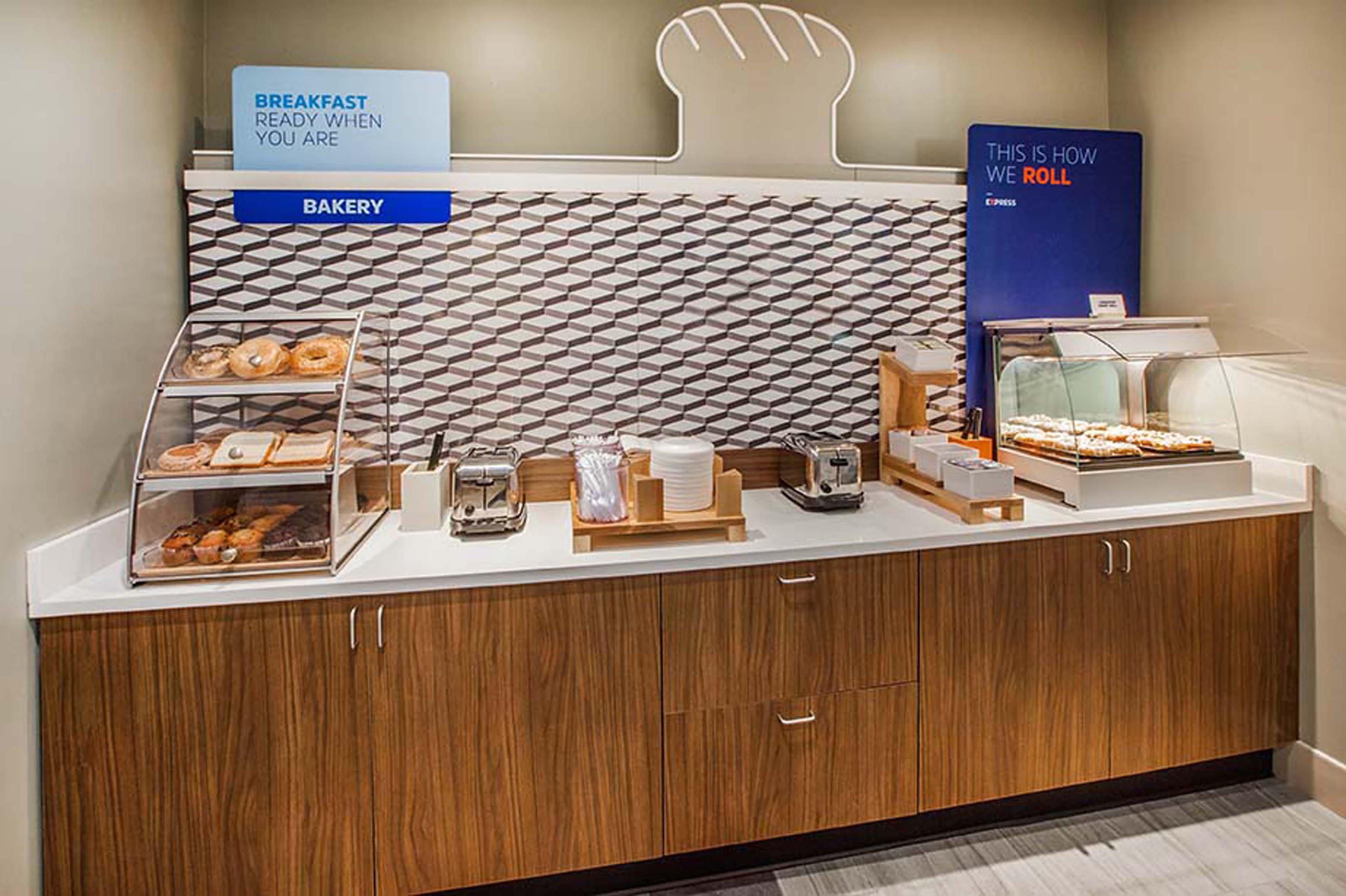 Holiday Inn Express Thunder Bay By Ihg Bagian luar foto