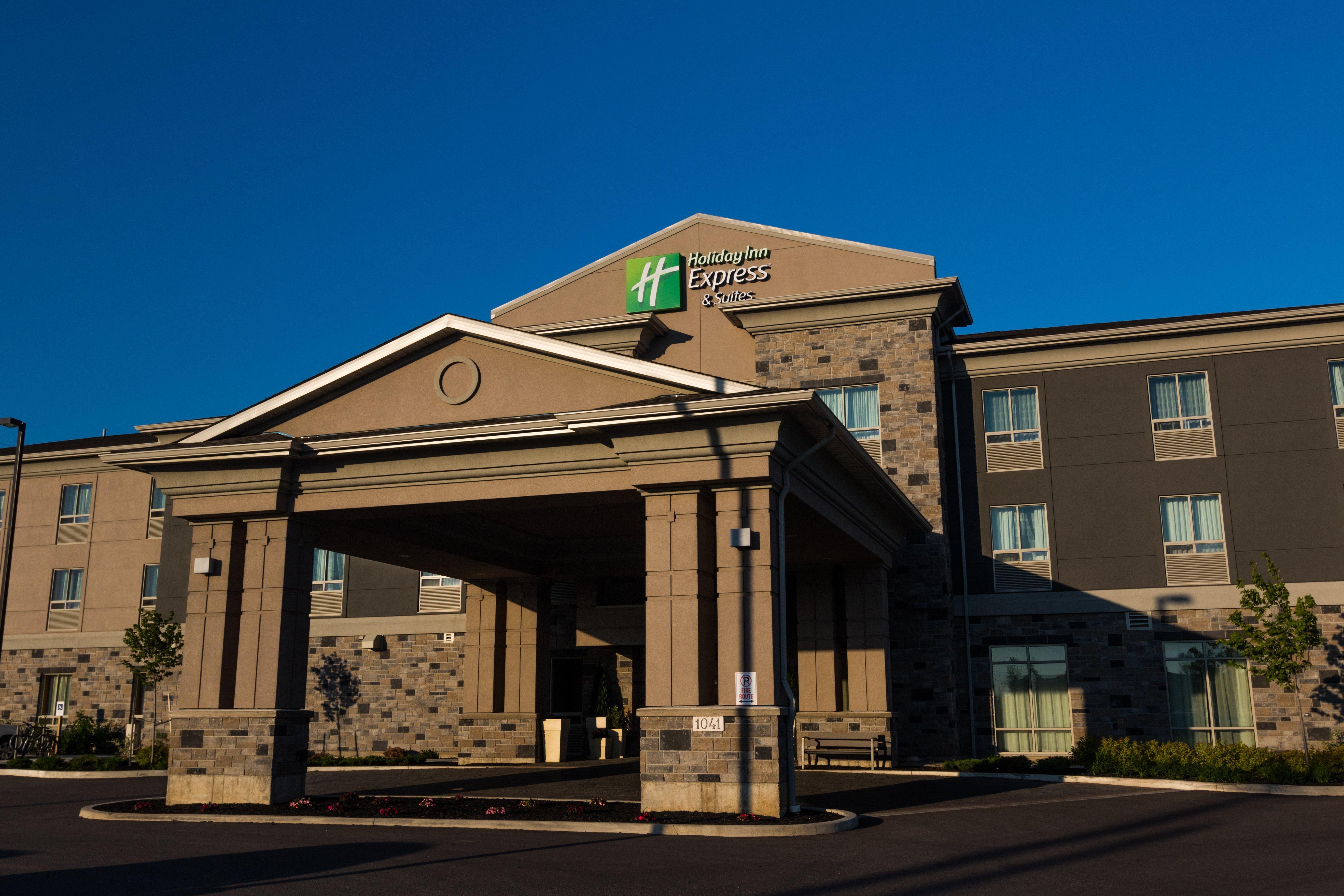 Holiday Inn Express Thunder Bay By Ihg Bagian luar foto